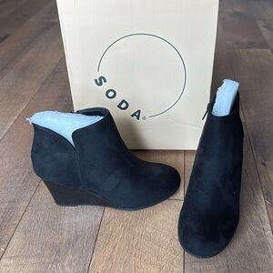 BRAND NEW, never used. Only selling cause I missed the return window!